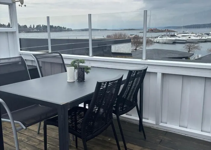 Brygga I Helgeroa * Larvik